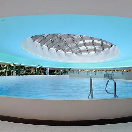 Modern With Swimming Pool In Hanza Tower By Renters Lägenhet *