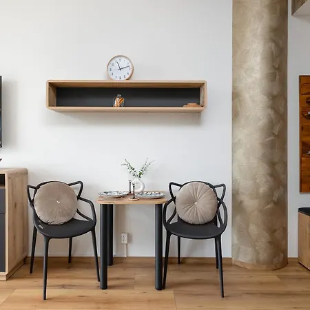 Modern With Swimming Pool In Hanza Tower By Renters Apartment *
