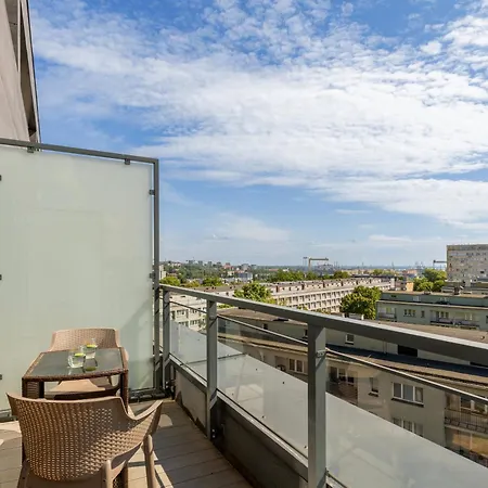 Apartment Modern With Swimming Pool In Hanza Tower By Renters *
