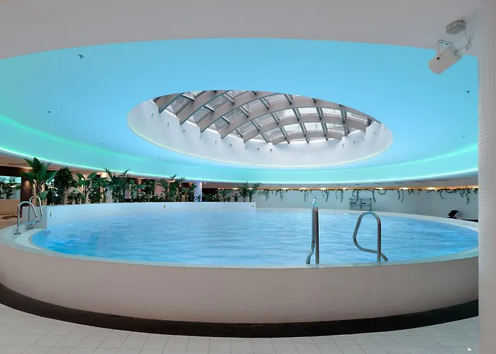 Modern With Swimming Pool In Hanza Tower By Renters Apartment *